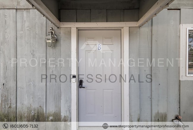 Building Photo - Cute & convenient