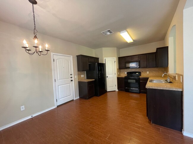 Building Photo - Attached townhome for rent
