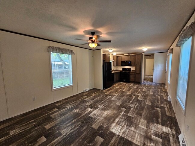 Building Photo - 12 Woodside Ln