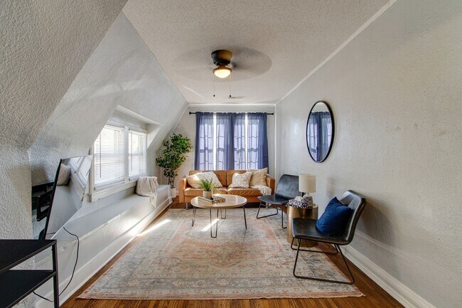 Foto del edificio - 1954 Manila Ave