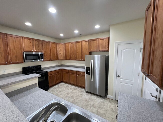 Building Photo - 940 Sugar Oak Dr