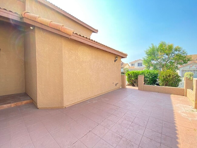 Building Photo - Santa Fe Hills 4 Bedroom Home