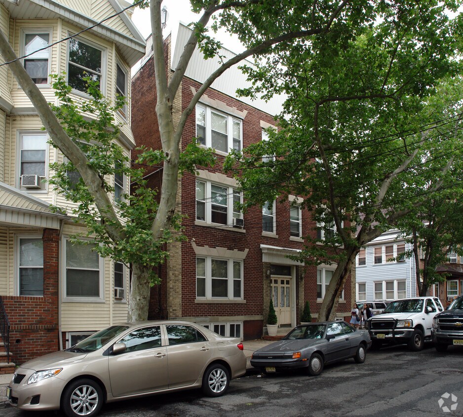 Building Photo - 345-347 Elm Rd