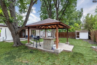 Building Photo - 234 Englewood Dr