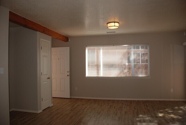 Building Photo - 643 Reeves Pl SW