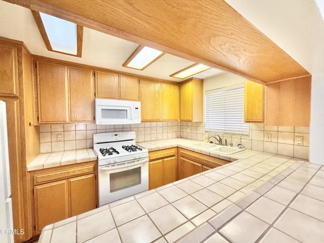 Building Photo - 272 Cahuenga Dr