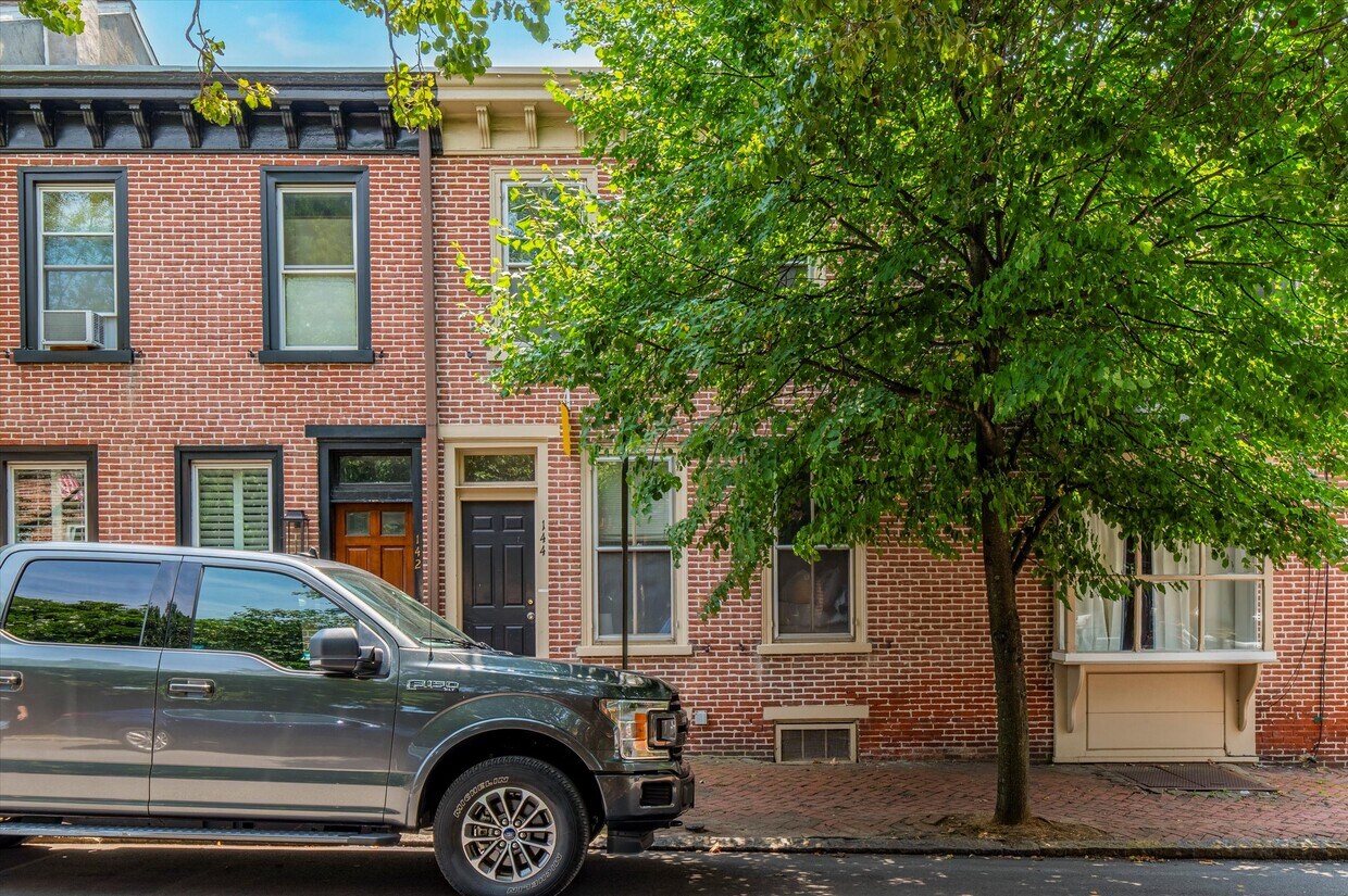 Primary Photo - 144 W Union St