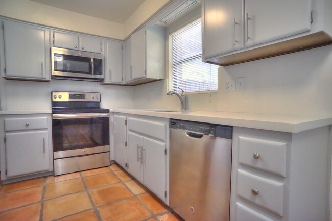 Building Photo - 705 Osprey Way