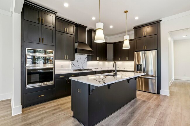 Foto del edificio - 4056 Biltmore Ave