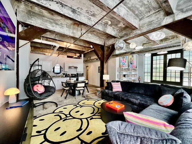 Foto del edificio - Swanky, Funky, Groovy, loft space Cincinnati, Ohio