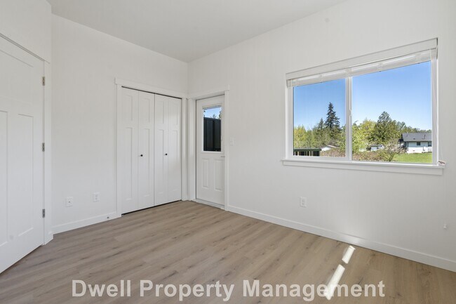 Building Photo - 4020 Dewey Rd