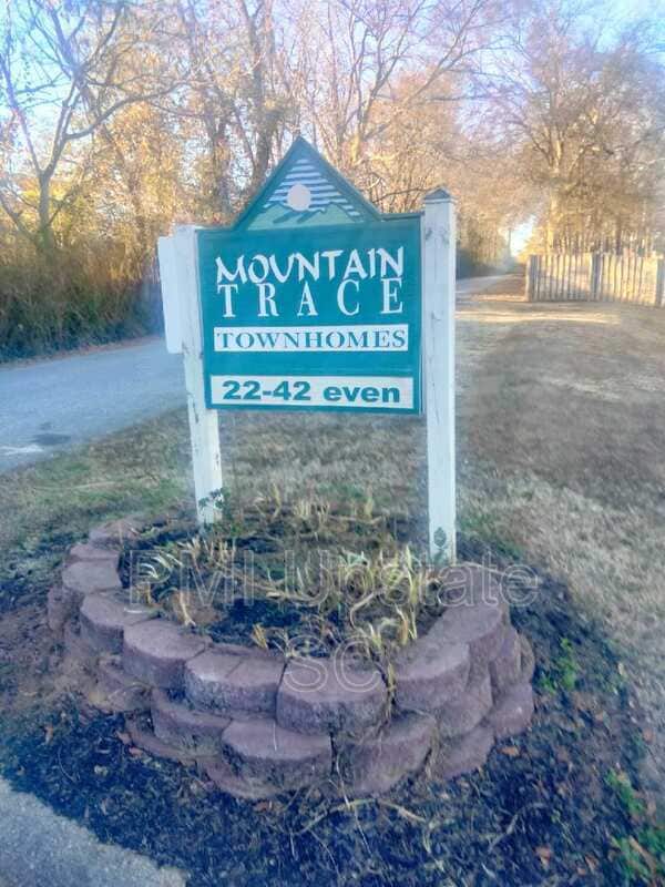 Building Photo - 100 Buttercup Way