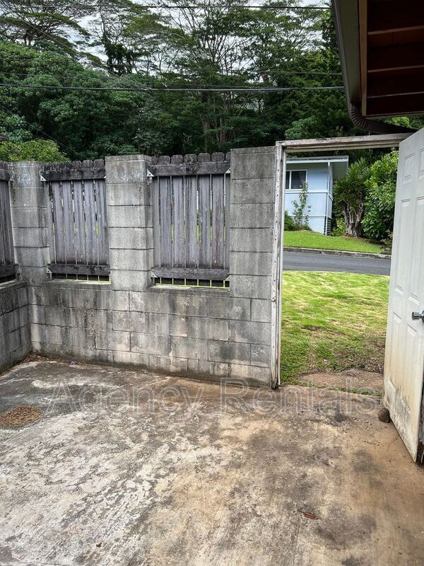 Building Photo - 3650 Waaloa Pl