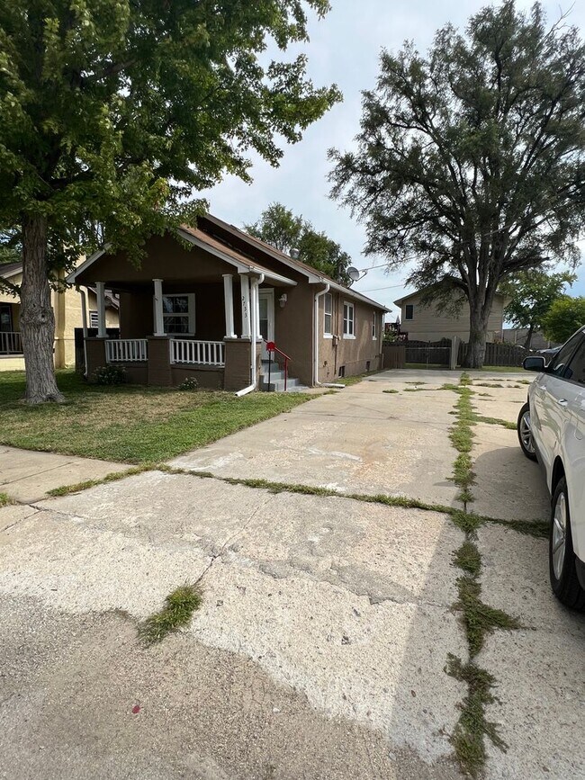 Building Photo - Nice 2 bed 1 bath house