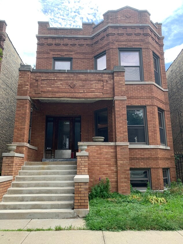 Entrada principal - 2113 N Springfield Ave
