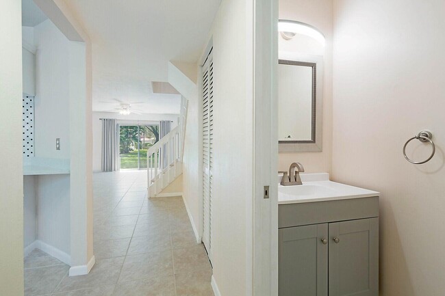 Foto del edificio - 6384 Boca Cir
