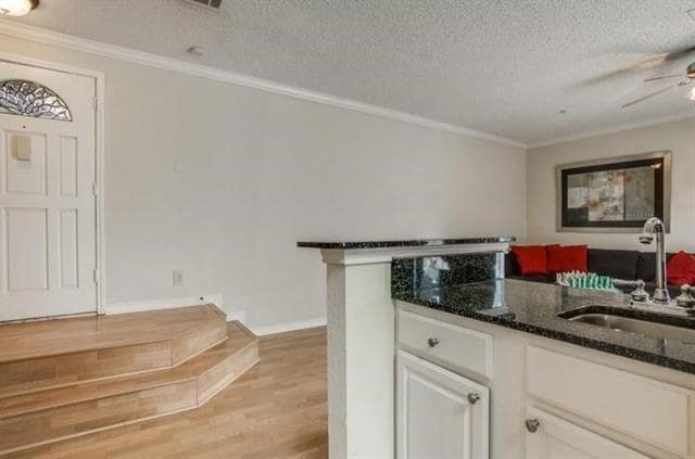 Foto del edificio - 6000 Auburndale Ave