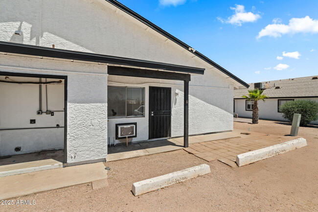 Building Photo - 576 N San Marcos Dr