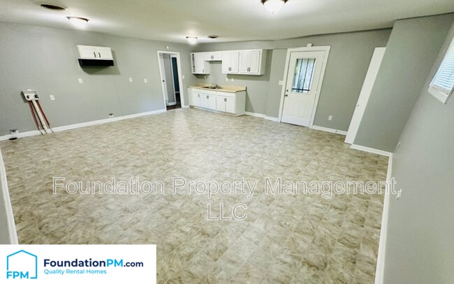 Building Photo - 2956 Birchdale Dr