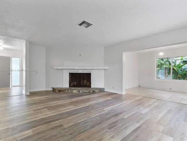 Photo - 11000 NE 9th Ave House