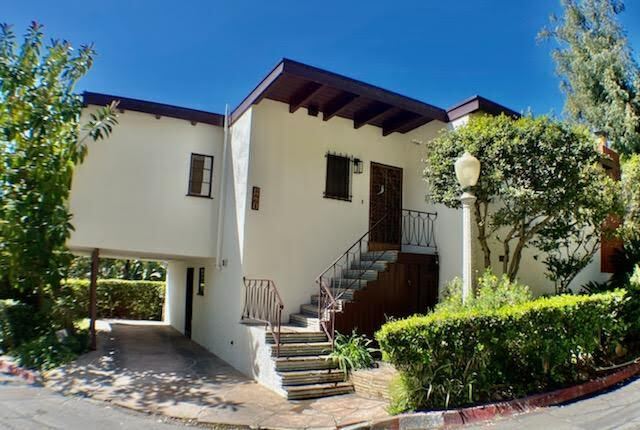 Primary Photo - 2861 Hollyridge Dr