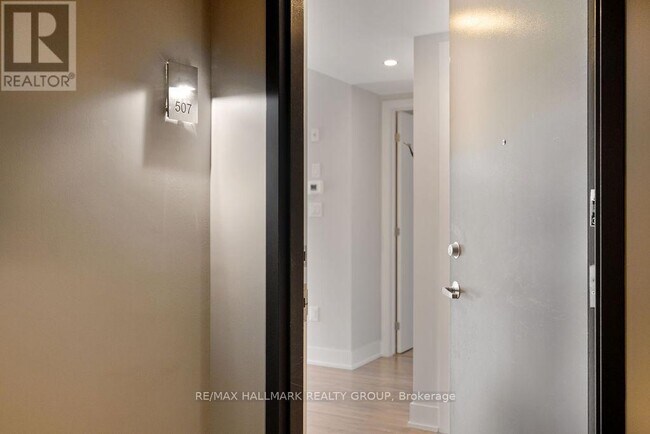 Building Photo - 131-131 Holland Ave