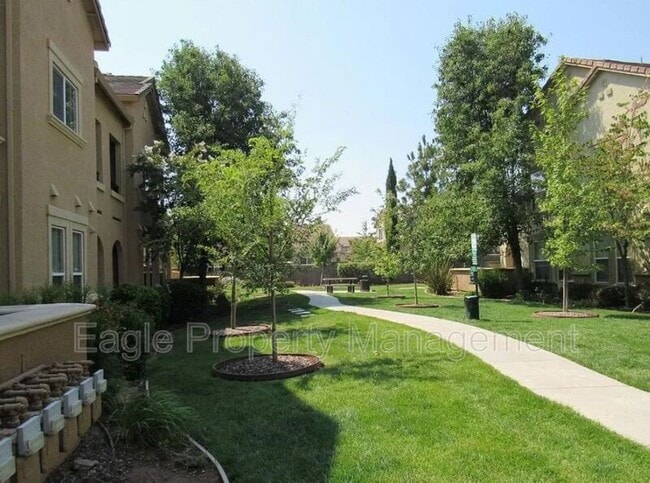 Building Photo - 5526 Tares Cir