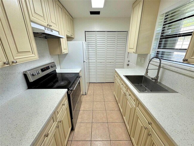 Foto del edificio - 5637 Taft St