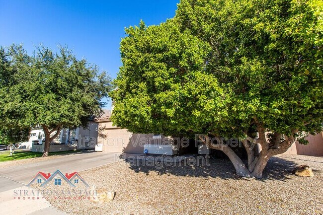 Building Photo - 10714 E Forge Ave