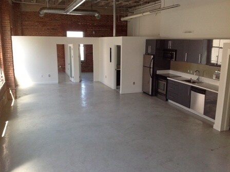 Foto principal - 111 W 7th St