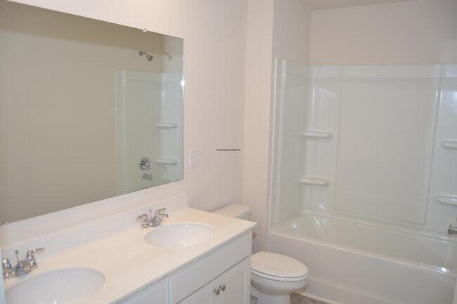 Foto del edificio - Available Now! Move in Ready!