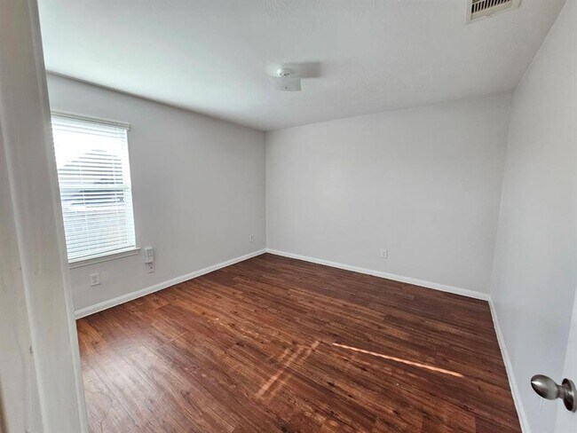 Building Photo - 6014 Brenwood Trails Ln