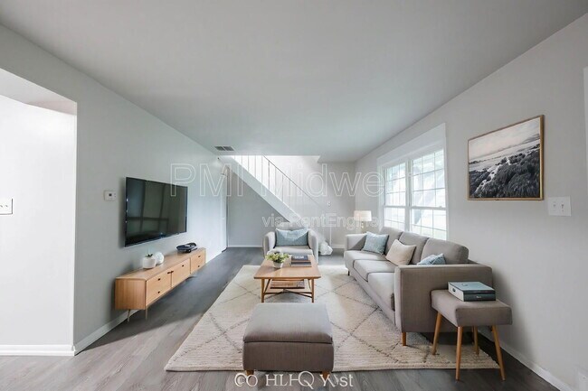 Building Photo - 6920 Chrysler St