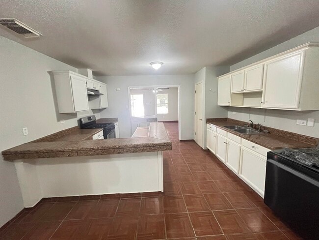 Building Photo - 11815 Mohawk Dr