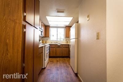 Building Photo - 843 S Longmore