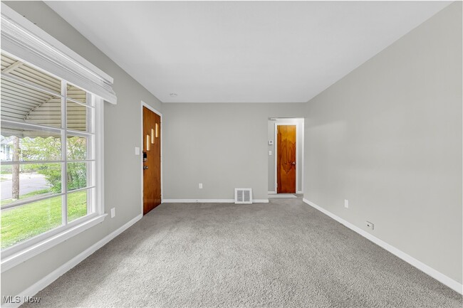 Building Photo - 1171 Hilltop Dr