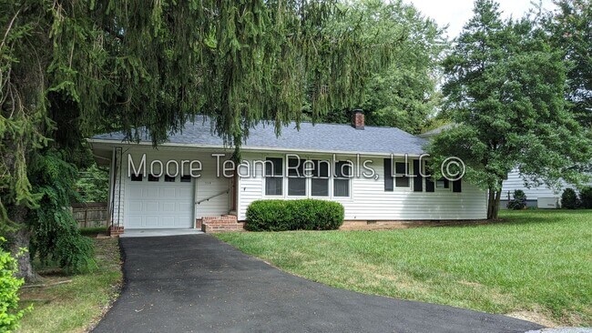 Foto del edificio - 710 Oak Terrace Ln