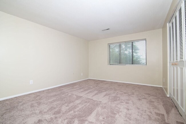 Building Photo - 150 Elm St