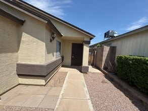 Building Photo - 2908 W Potter Dr