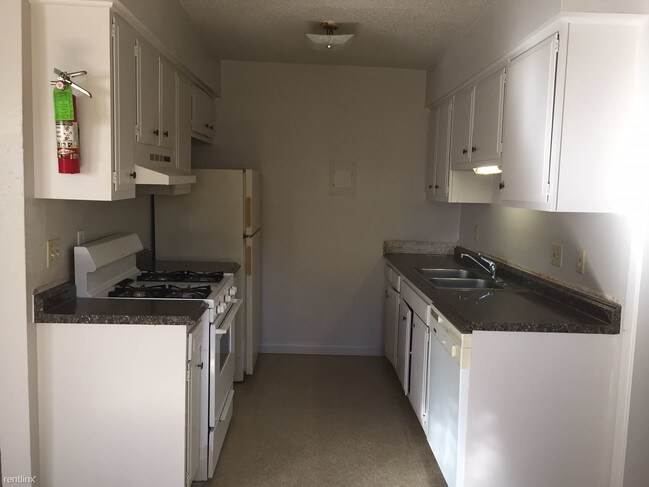 Foto del edificio - 2401 E Simcoe St