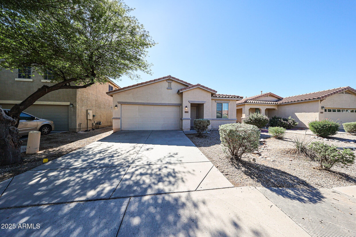 Foto principal - 44115 Askew Dr