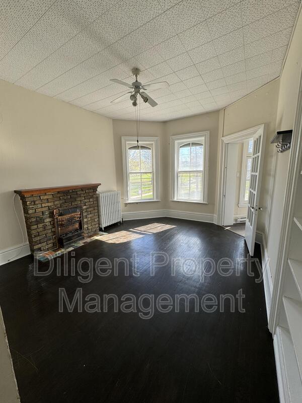 Building Photo - 451 Water St