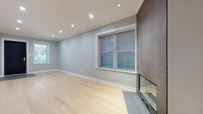 Foto del edificio - 1543 W George St