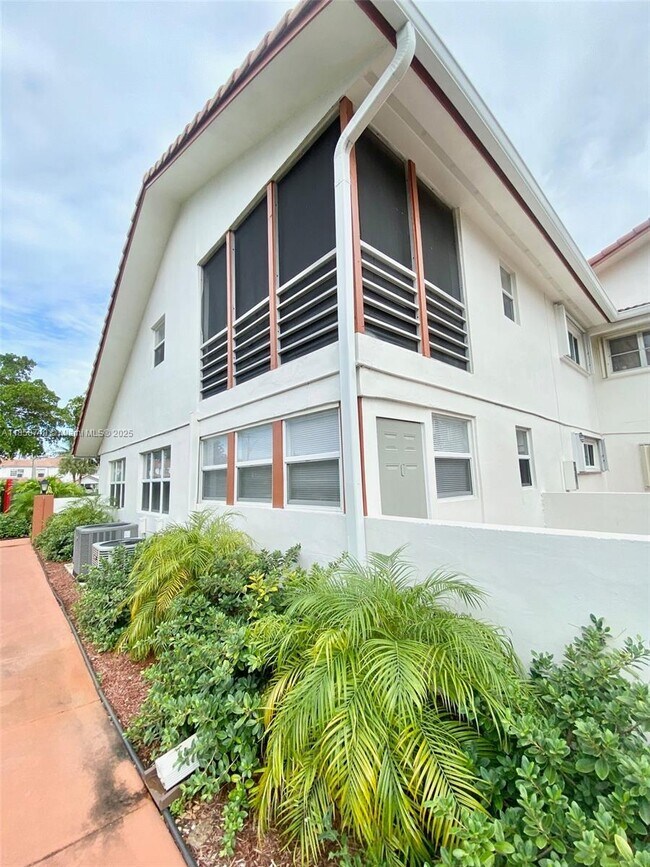 Foto del edificio - 3200 Coral Springs Dr