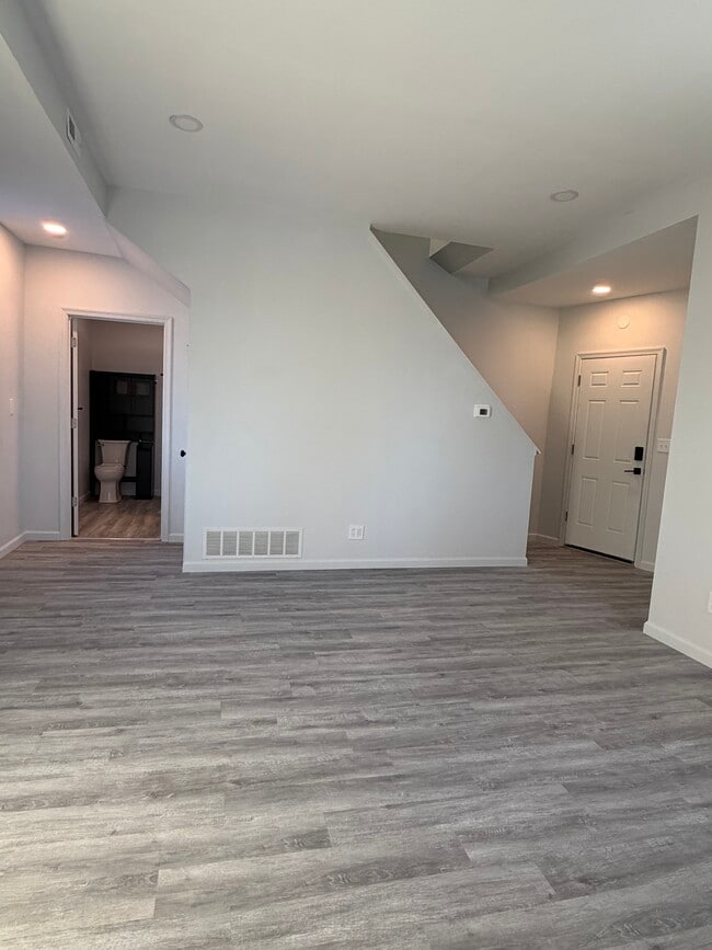 Building Photo - 934 11th Ave