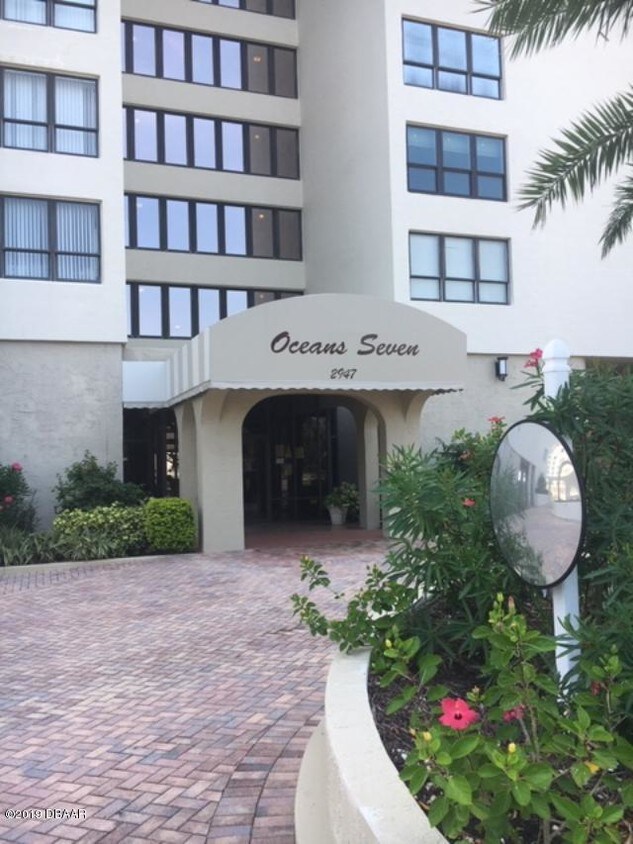 Foto principal - 2947 S Atlantic Ave