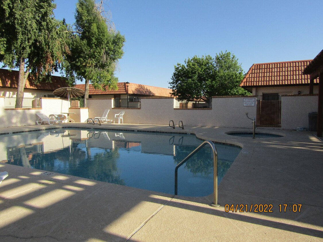 Foto del edificio - Single Story 2 Bedroom 2 Bath Townhome