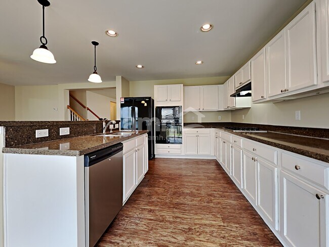 Building Photo - 1103 Homework Ave