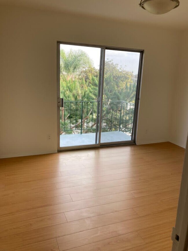 Building Photo - 632 Ocean Park Blvd