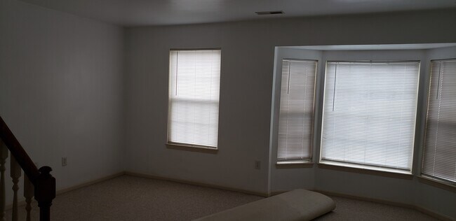 Living room - 13 Acorn Blvd